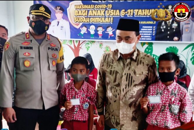 
 Bupati Bersama Kapolres Tanbu Tinjau Launching Vaksinasi Siswa Umur 6 Hingga 11 Tahun.
