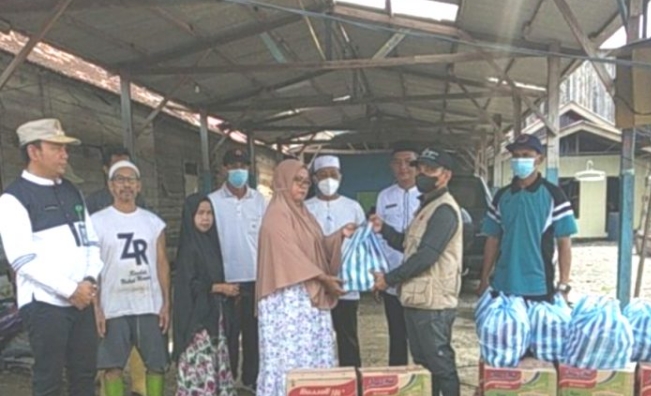 
 Dinsos Tanbu Salurkan Bantuan Di Kecamatan Simpang Empat