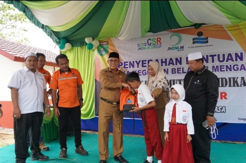 
 Wabup Muh Rusli Apresiasi CSR PT. Jhonlin Group Bantu Sarana Pendidikan SDN Sungai Tajur