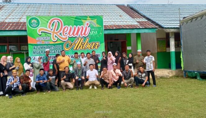 
 Reuni Akbar Perdana MTs DDI Muara Pagatan Meriah, Kepala Bappedalitbang Siap Bantu Halaman Sekolah